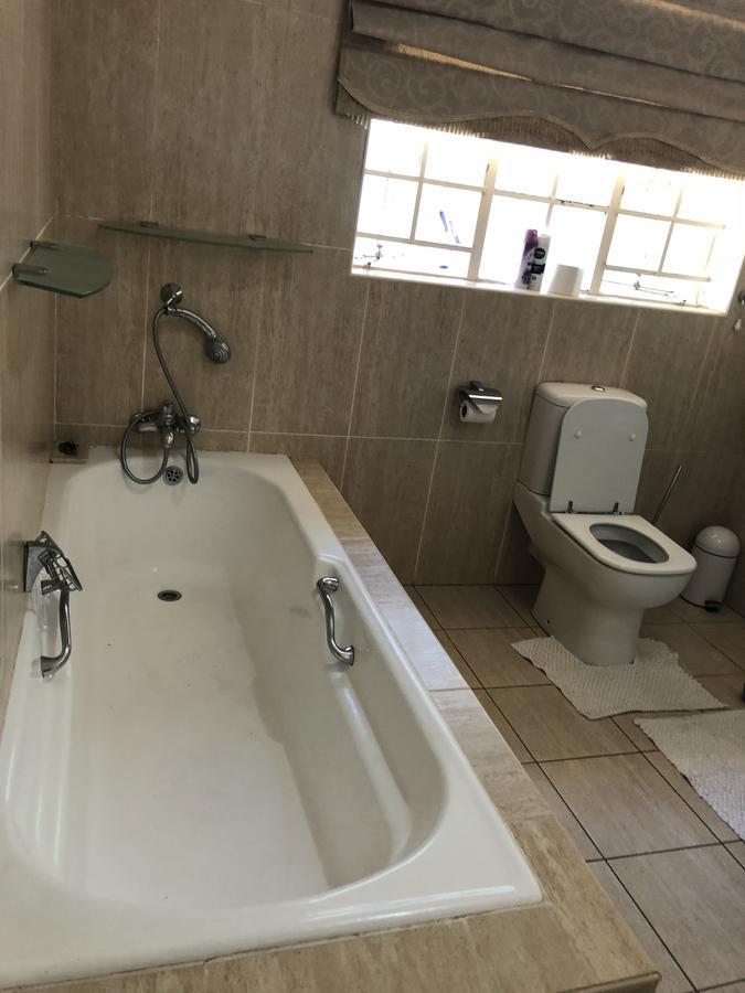 Khuvena Guesthouse Randburg Экстерьер фото