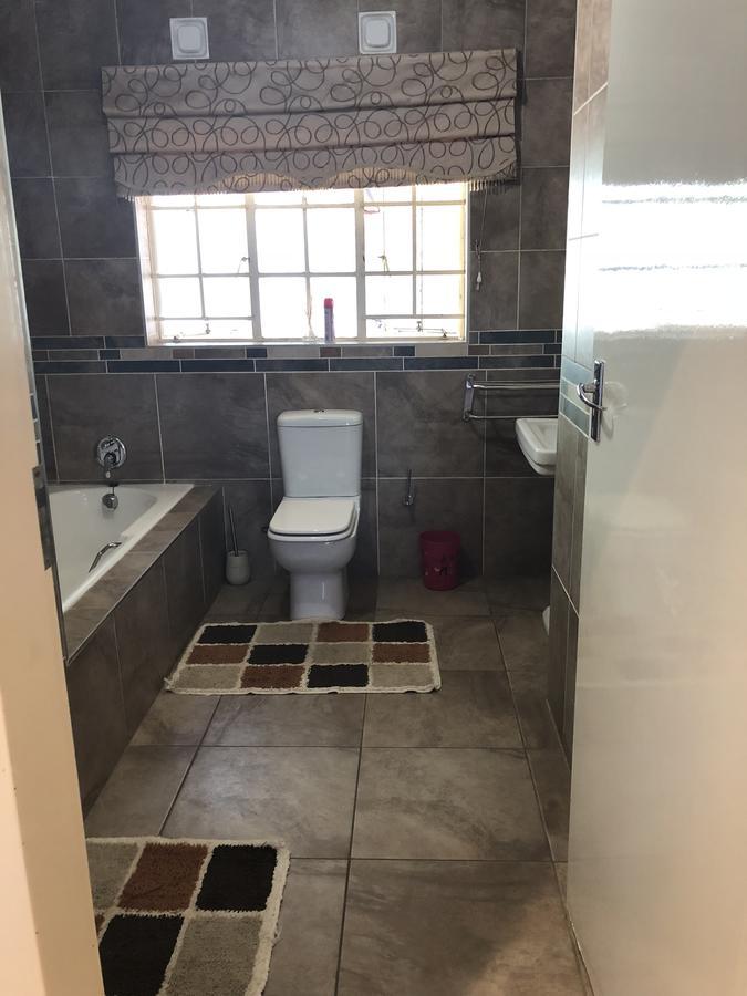 Khuvena Guesthouse Randburg Экстерьер фото