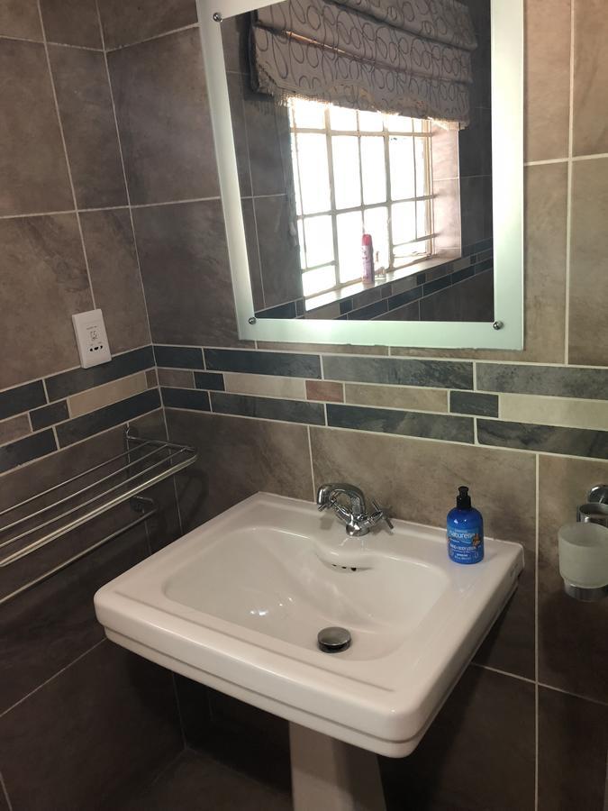 Khuvena Guesthouse Randburg Экстерьер фото