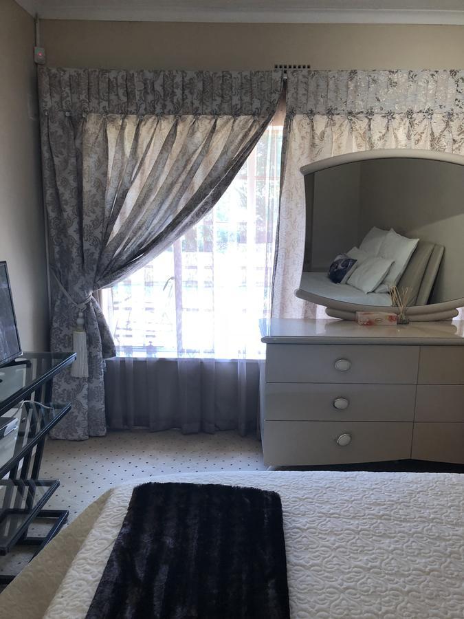 Khuvena Guesthouse Randburg Экстерьер фото