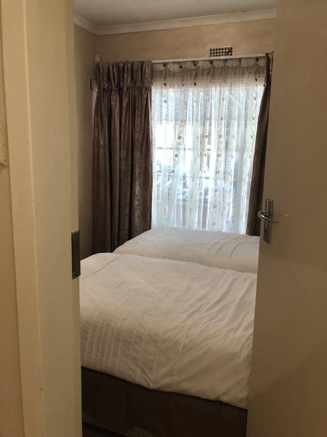 Khuvena Guesthouse Randburg Экстерьер фото