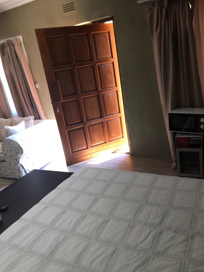 Khuvena Guesthouse Randburg Экстерьер фото